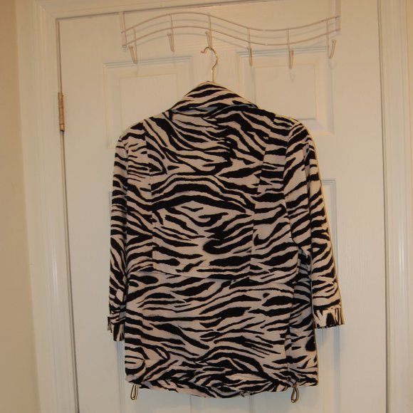 ZENERGY by CHICO Zebra Print Zipper Jacket With High Neck Size 1-Small Size 6-8 - Picture 6 of 11